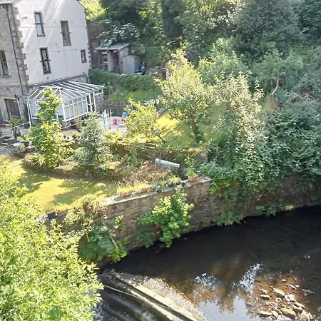 Treetops & Viaducts; Open Plan Two-Bed Apartment Walsden Exterior foto