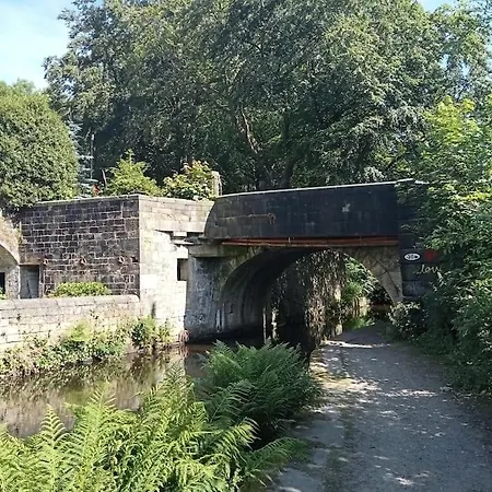 Treetops & Viaducts; Open Plan Two-Bed Apartment Walsden Exterior foto