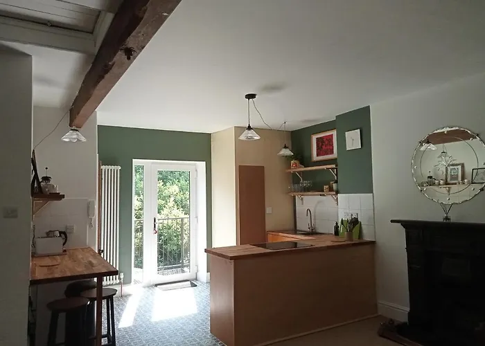 Treetops & Viaducts; Open Plan Two-Bed Apartment