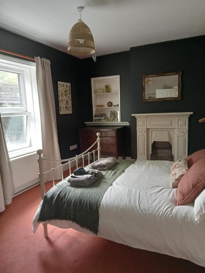 Treetops & Viaducts; Open Plan Two-bed * Walsden